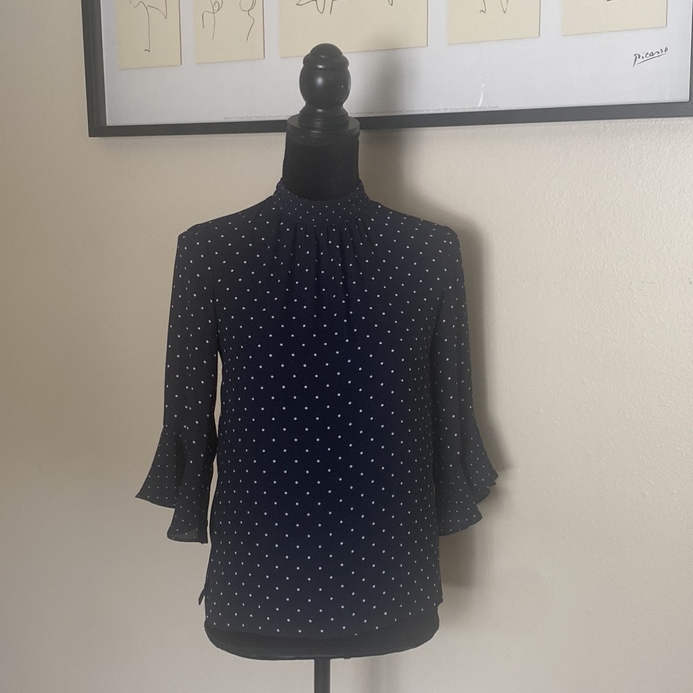 H&M Cute Navy pockodot blouse